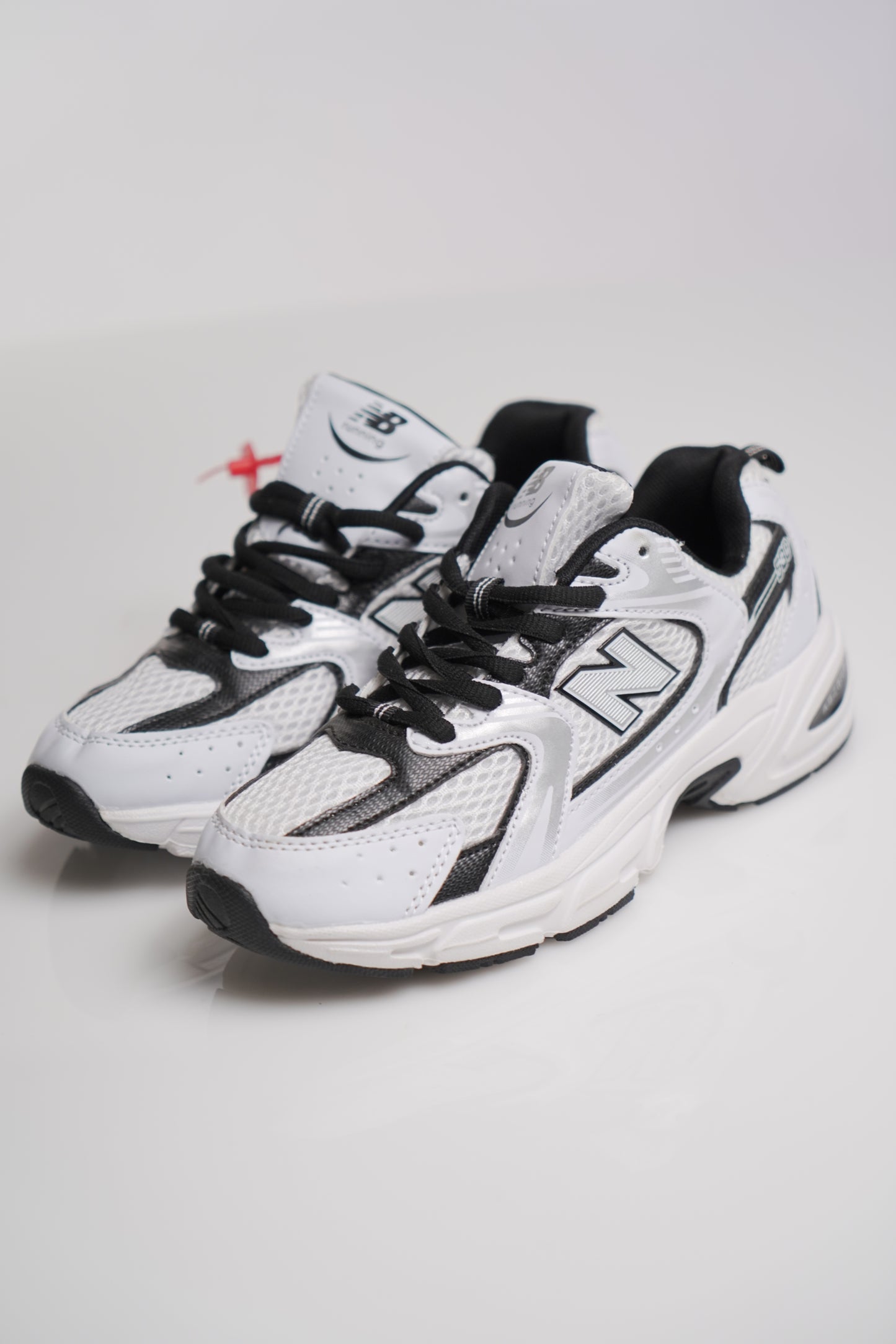 New Balance 530 UNISEX White/Metallic/Black