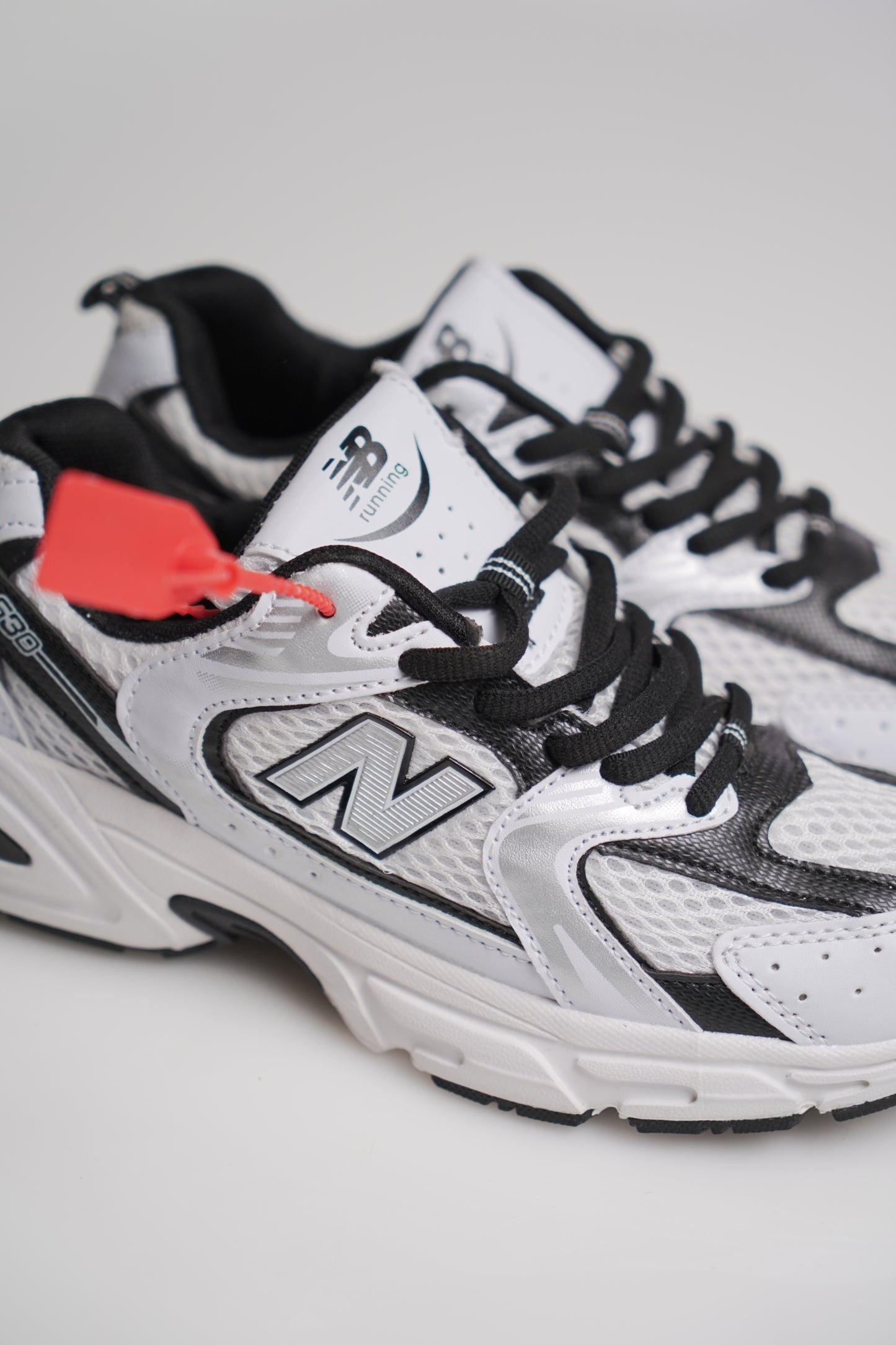New Balance 530 UNISEX White/Metallic/Black