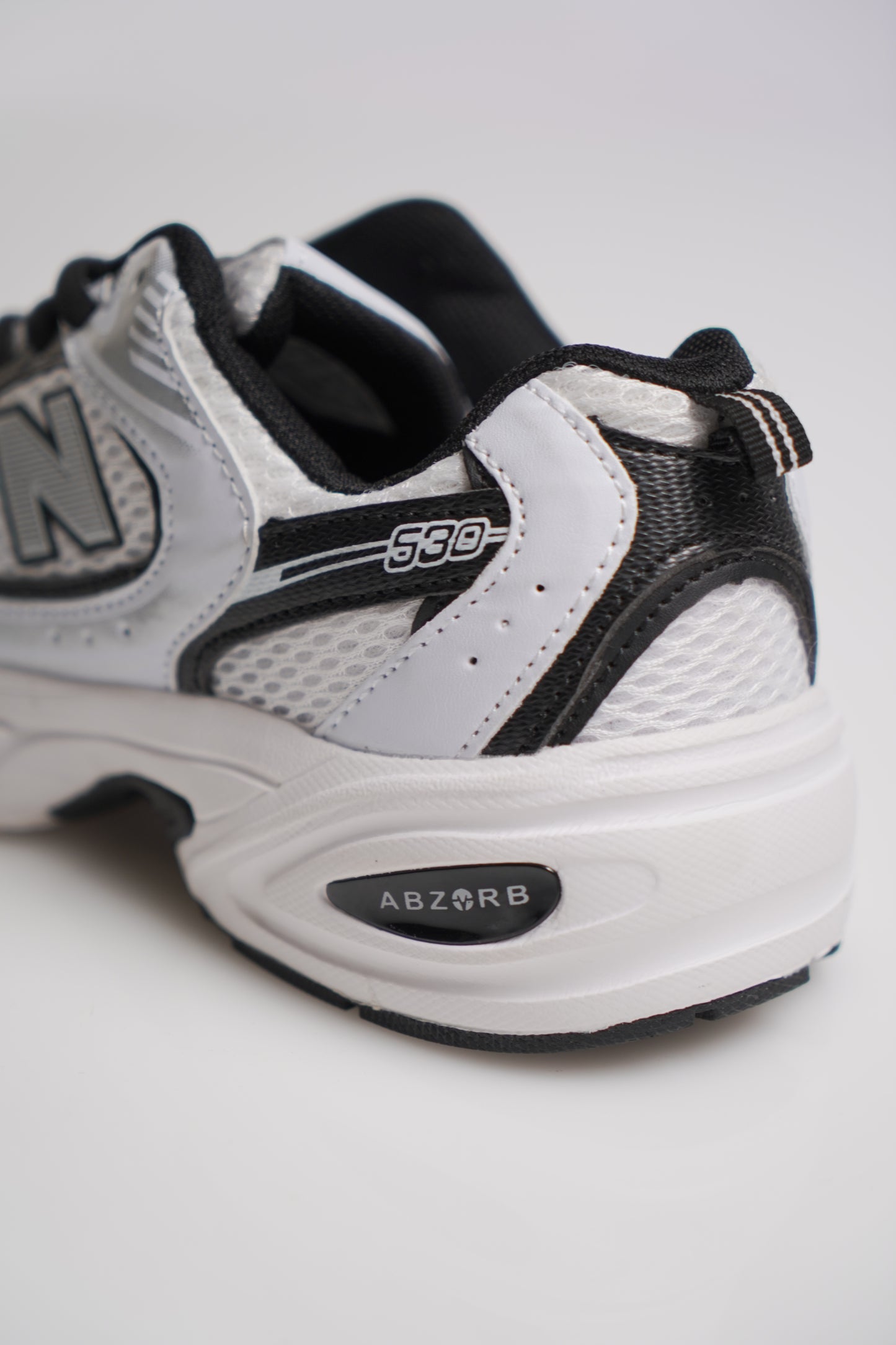 New Balance 530 UNISEX White/Metallic/Black