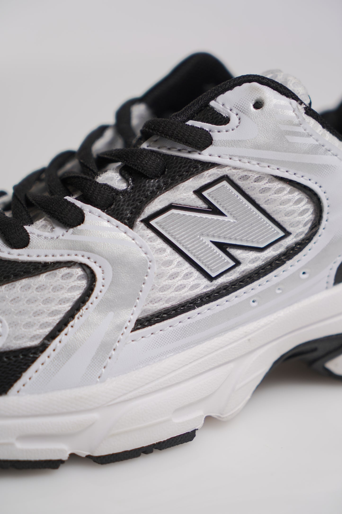 New Balance 530 UNISEX White/Metallic/Black