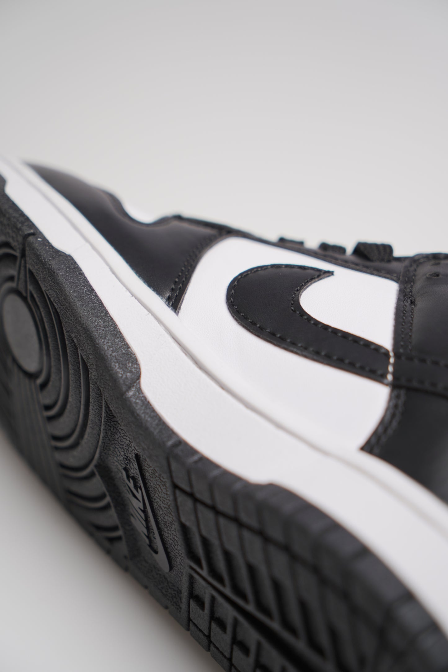 Nike Dunk Low Retro White Black Panda