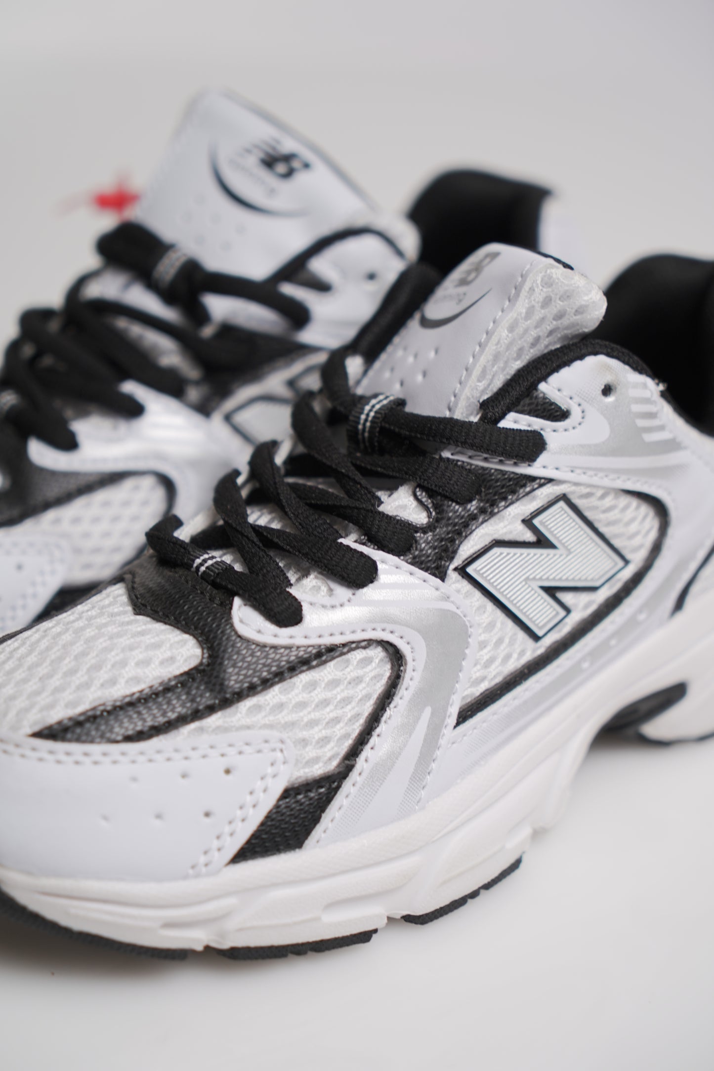 New Balance 530 UNISEX  White/Metallic/Black