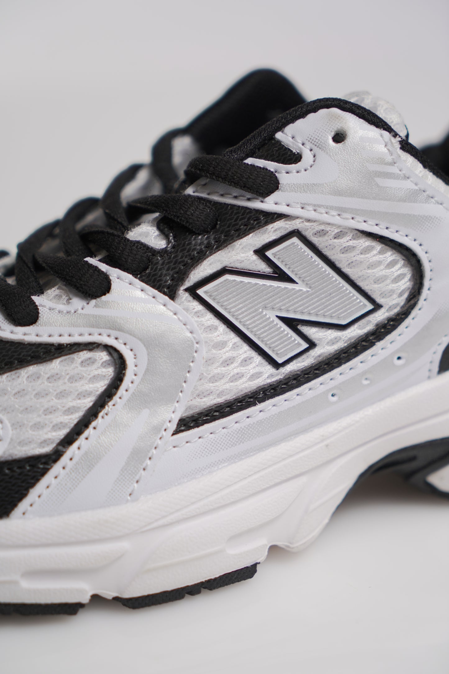 New Balance 530 UNISEX  White/Metallic/Black