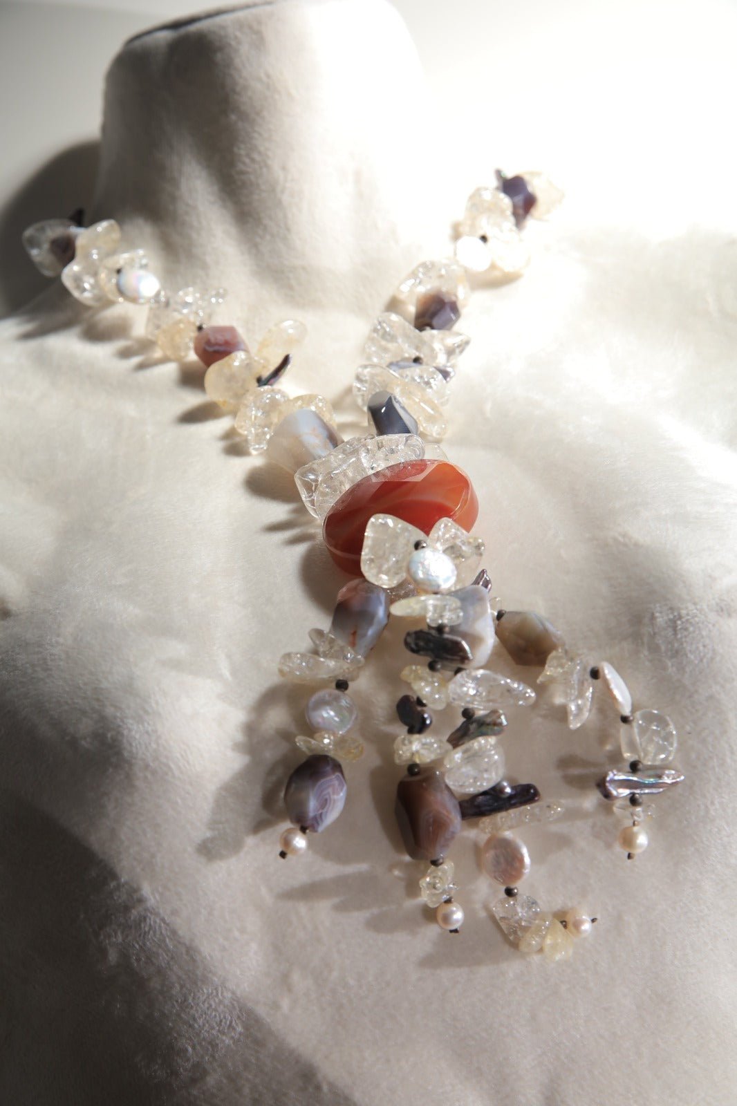 White Quartz Agate With Black Lolly - BEAUTY BAR